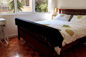 Elwood Beach Apartment (2 min walk from beach)